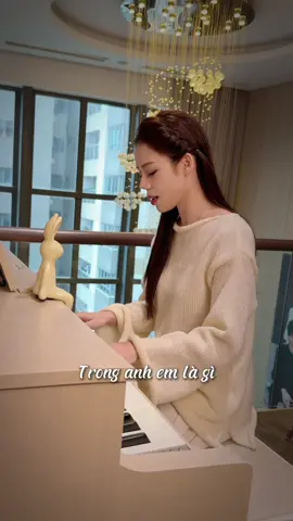 Em muốn hỏi anh một câu nữa thôi.. Thật lòng anh đi trong anh, em là gì…?#huongly #tiktokgiaitri #yeuemthatday #chidepdapgioresong #dinhtunghuy 