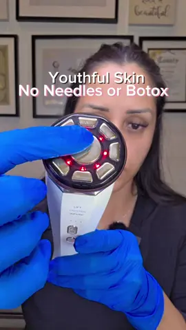 Comment 'Flare' to get 20off and how to purchase. Microcurrent + Red Light therapy for youthful skin.  @INIA Official    Under the combined effects of red light, microcurrent EMS, thermal energy, and high-frequency technology, it doesn't just work on the skin's surface - it truly reaches the dermis and skin layers, deeply activating collagen production and repair. Three modes: lift, tighten, and infuse, corresponding to V-face contouring, wrinkle reduction & firming, and skincare product infusion respectively. Usage recommendation: Remember to apply gel before use. Alternate between Lift+Infuse and Tighten+Infuse modes, 10 minutes daily, with one skin rest day per week. #iniaflare #microcurrent #microcurrentfacial #redlighttherapy