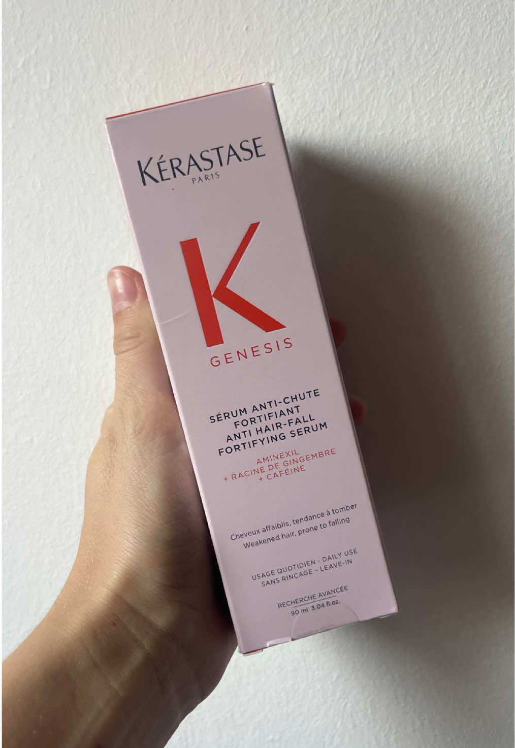 Serum Kérastase gama genesis✨✨✨ No sabéis lo bien que huele😍😍  Lo podéis comprar a través de TikTok Shop por la cestita naranja🥰 @XIAOISA  Si ya lo habéis probado dejarme en los comentarios vuestras opinionesss porfi🫶🏻  #kerastase #anticaida #genesis #hair #blond #tiktokshop #antichute #fyp 