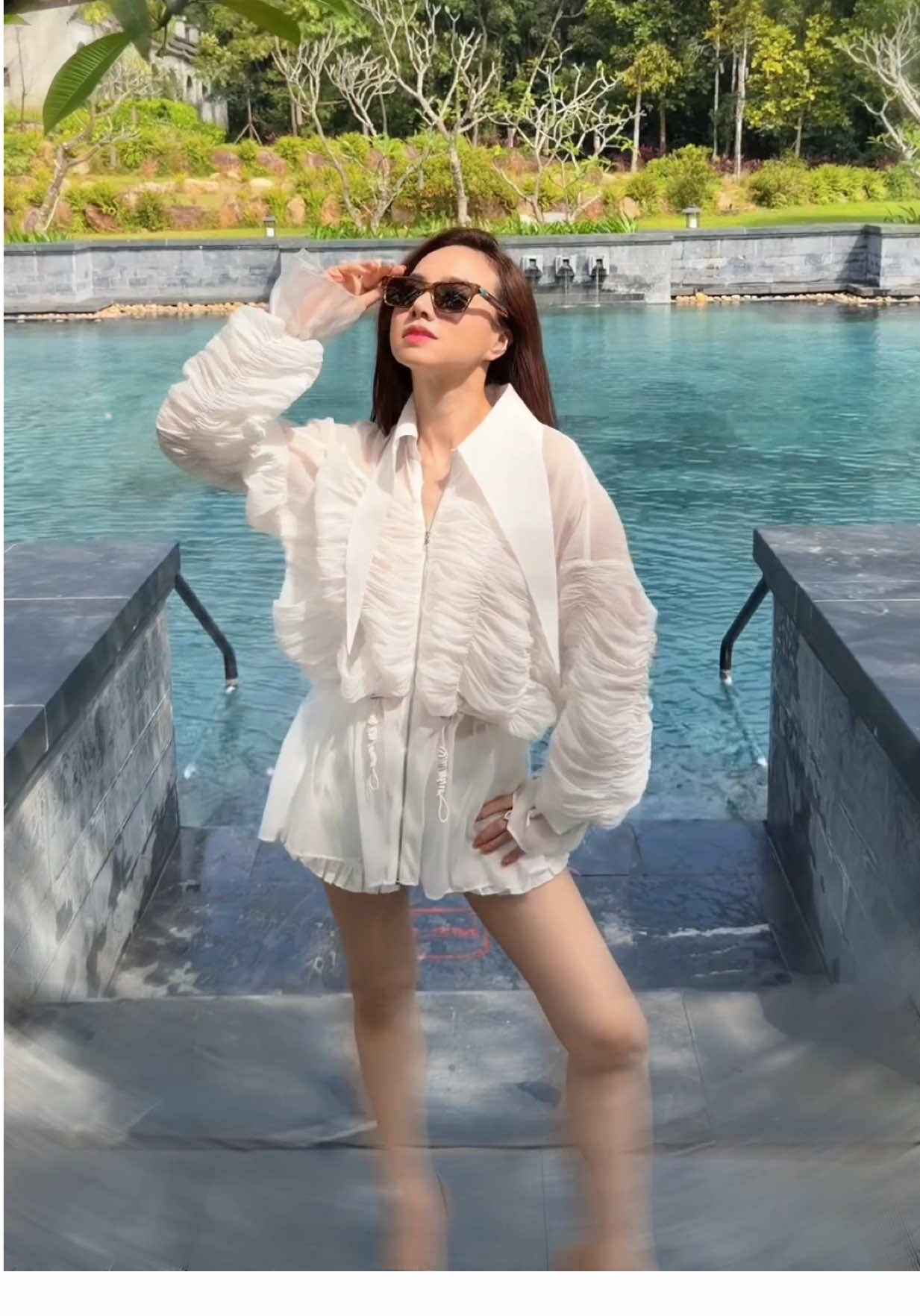 Chỉ tính đi dạo mà Bối Cảnh và Ánh Sáng bắt phải “lên đồ”! 😅 #dinhngngocdiep #mysp #tiktokgiaitri #legacyyentu #macdepmoingay @Mys.P Brand @MUJOSH VIỆT NAM 