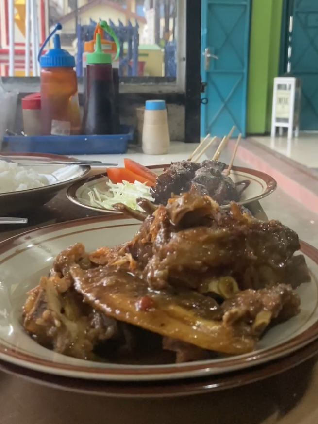 Nek wes wayahe Pluk metutuk 😁🤲 #kulinersukoharjo #satekambing #tengklengrica #foryoupage #fypシ゚ 