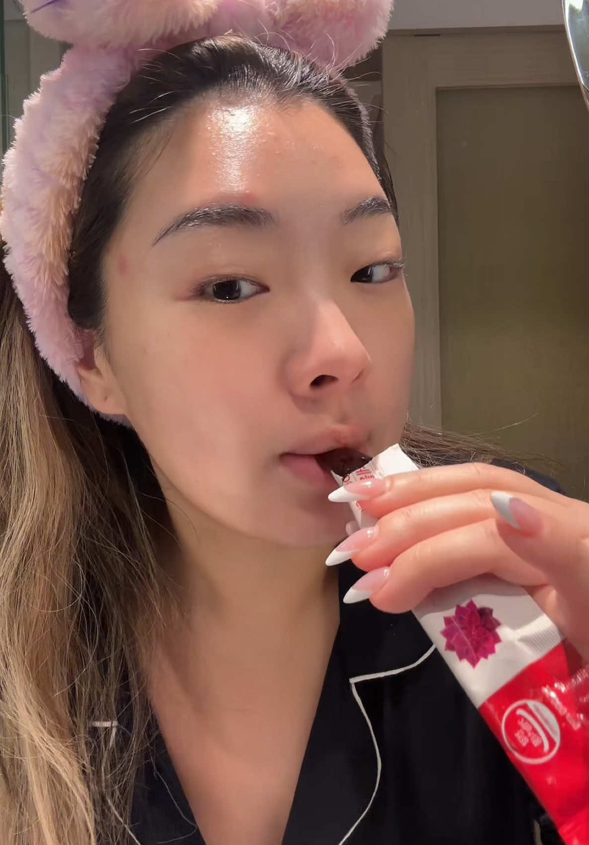 Replying to @DubbLE_E7 in Korea rn to tell u that all the girls r eating cutting jellies #tiktokshopblackfriday #tiktokshopcreatorpicks #tiktokshoprestock #tiktokshopkbeautytrip #tiktokshopcybermonday #cuttingjelly #foodology #bloating #bloatingtips #bloatrelief #guthealth #digestion #collagen @FOODOLOGY US 