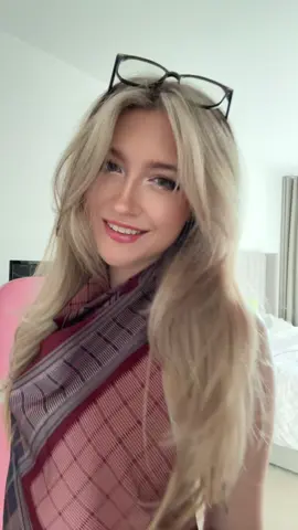 Am I late to this trend? #sabrina #xyzcba #fyp #fashion #beauty 