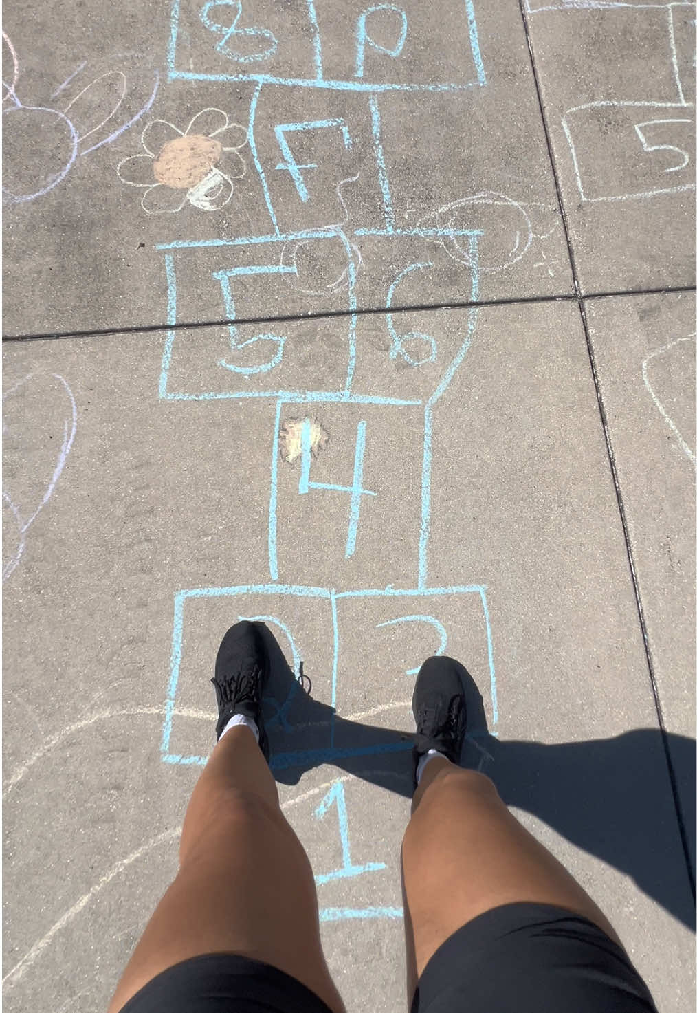 LESSS GOOO🎉👯‍♀️🪩💐 #hopscotch #amazon #amazondriver #amazonprime #deliverydriver 