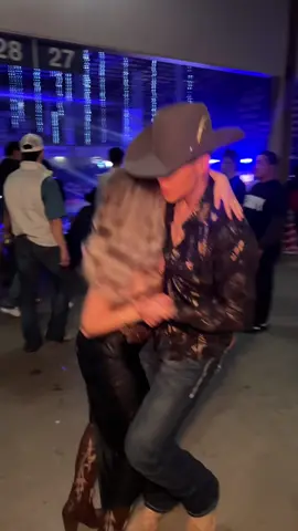 A gozarrr🤩🤩 @Adixion Music 🎶 #bailesvip #baileschingones #fyp #colorado #huapangos #baile #co #bailestiktok #bailando #vaquero 