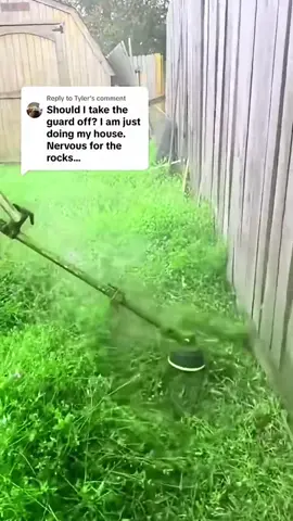 This is why PRO’s NEVER take the GUARD off when STRING TRIMMING #lawncare #fyp #chillinos #lawntok #tip 