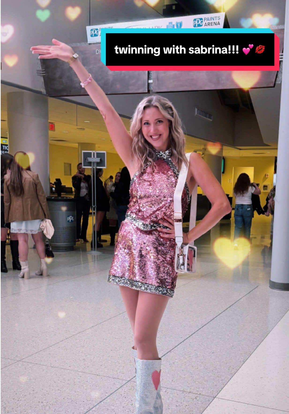 TWINNING WITH SABRINA - pittsburgh n2 😭😭💕💋 i lost my MIND when she came out in the pink juno set!!! best night ever 💘☕️ @Sabrina Carpenter @Team Sabrina #shortnsweet #juno #shortnsweettour #sabrinacarpenter #teamsabrina 