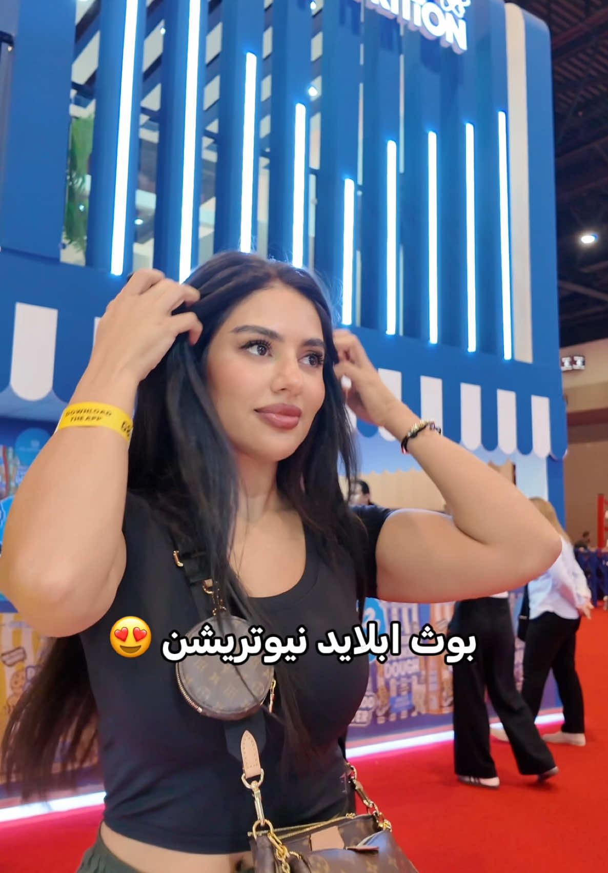 الطلب عن طريق موقع هيلث هاوس (حطيته في انستغرام)، مع كود الخصم: RAWIA 🔥 وتوصيل لكل الدول💪🏼 اذا انتو في دبي (باكر اخر يوم للمعرض) جد من اعلى البراندات جودة في السوق. واكثرها تطوير لمنتجاتهم. اختارو المكملات صح💕 لو بصور كل شي عندهم راح احتاج فيديو ساعه 😄 @Applied Nutrition #مكملات #رياضة #dubaimuscleshow #appliednutrition 