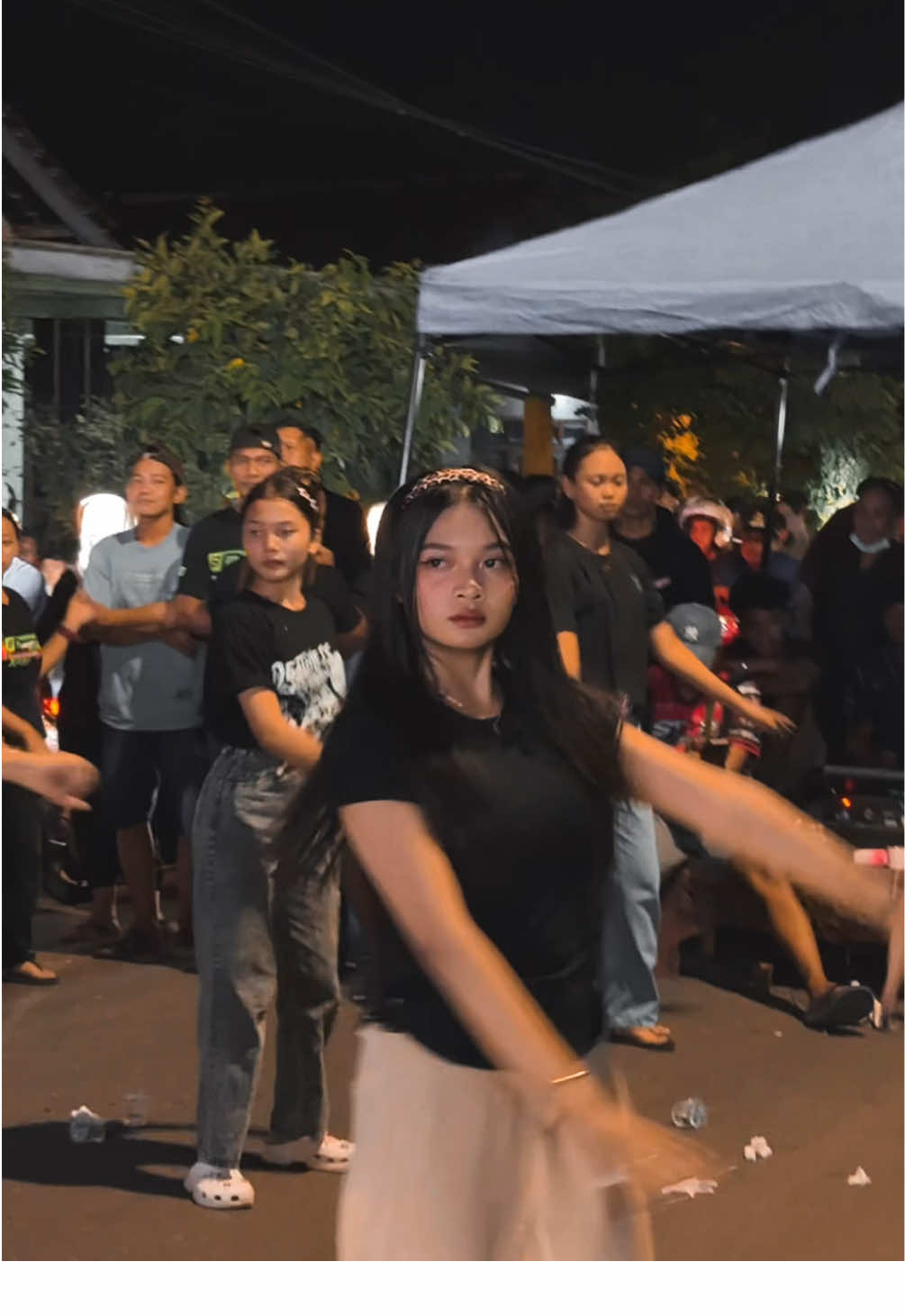 iki ta rek seng mbok tunggu sesok,pasukane berdikari jan full bidadari kabeh🤩💃🔥 @BERDIKARI 11.02 @LKI PRODUCTION @STAR_LIGHTING💫 @sanggar kuli tari smanemo @𝑷𝑳𝑨𝑻 𝑺 𝑷𝑹𝑶𝑱𝑬𝑪𝑻 #berdikari #lkiproduction #karnavalmojokediri #fyp #karnavalsoundsystem 
