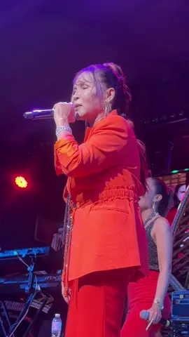 เละแล้ว ก็ได้มาเจอศิลปินในดวงใจที่ฟังเพลงของแม่นางมาตั้งแต่เด็ก รู้สึกประทับใจมากทุกผลงานทุกบทเพลง น่าจะได้เคยฟังบทเพลงของแม่ทุกๆบทเพลงที่เล่นคอนเสิร์ตเมื่อคืนประทับใจอย่างบอกไม่ถูก ไว้เจอกันงานต่อไป รอฟังผลงานใหม่ๆของแม่เสมอ 🥰🥰🥰🥰#ศิริพรอําไพพงษ์  #อีสานลําซิ่ง  #เปลี่ยนความตั้งใจของน้องได้บ่ 