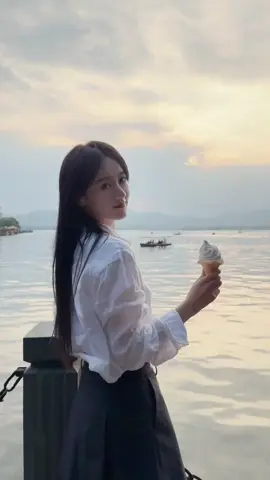 25/10/2025 23:07 ❄️ update XHS Cap: ♥️ Aaaaaaaaaa, hôm nay là ngày đẹp 😍 #CamĐá_fullđường #vienbangnghien  #yuanbingyan #xuhuong #xh 