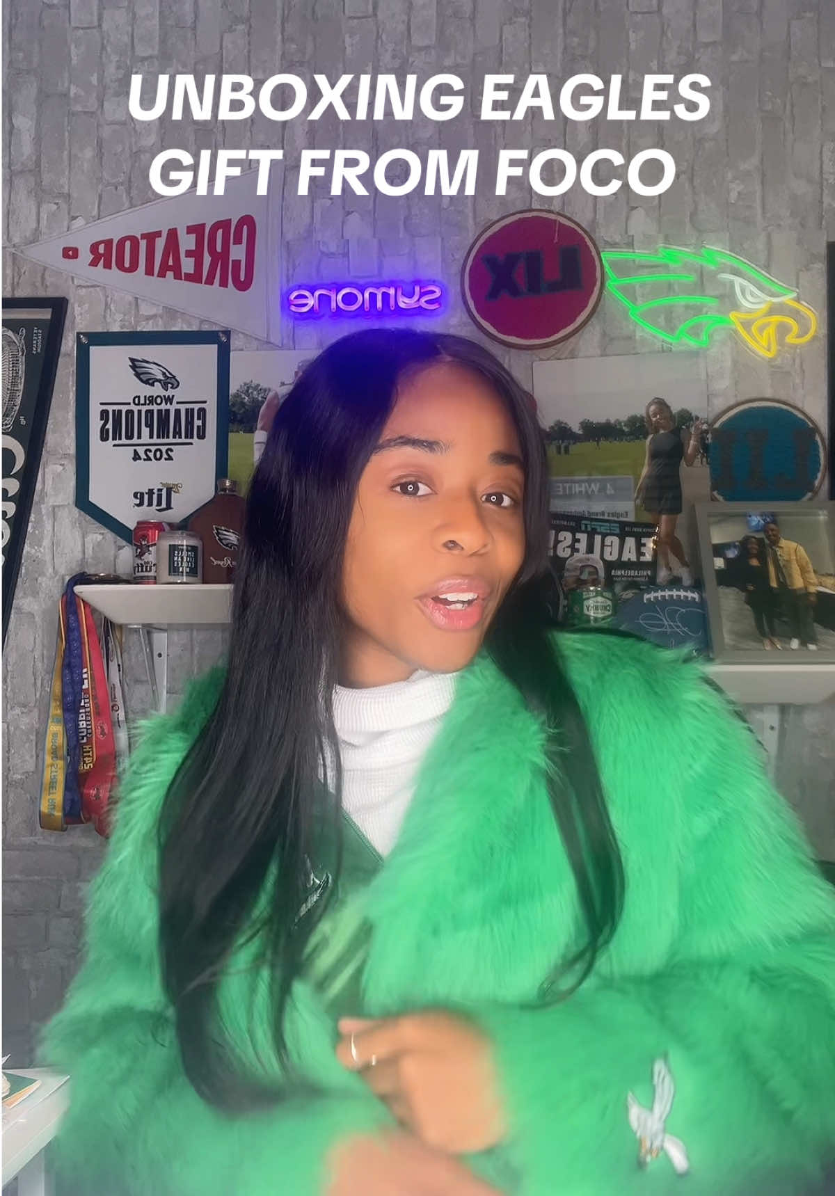 This Eagles Kelly green fur is everything ! #symonewiththesports #unboxing #philadelphiaeagles #eagles 