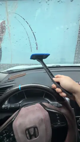 🚗✨ Just a few seconds to make your windshield look brand new!#CarEssential #CleaningGadget #tiktokshoprestock #tiktok #spotlightfinds 