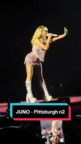 Juno, pittsburgh night 2 😭💋💘 can’t believe this was our view! ✨ #shortnsweettour #juno #pittsburghn2 @Sabrina Carpenter @Team Sabrina 