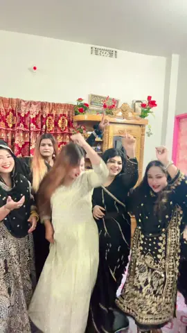 অনেক আনন্দ করছি সবাই🥰🥰🖤🖤