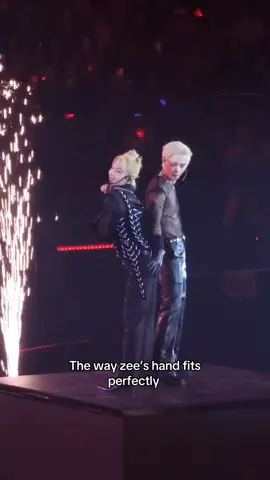 HE WAS PATTING IT TOO IM GOING INSANE #zeenunew #nunew #zeepruk #fyppppppppppppppppppppppp #viral 