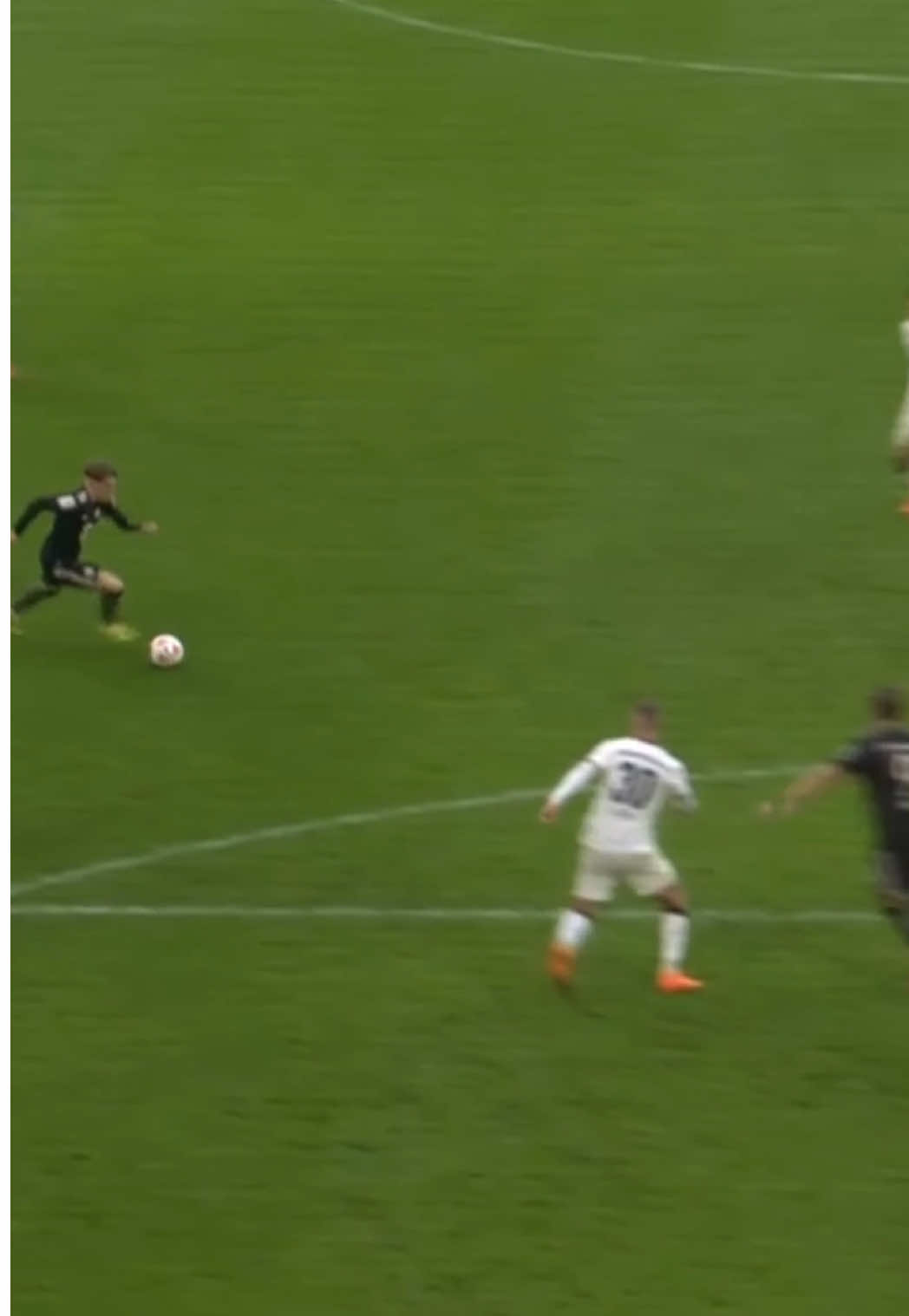 17-YEAR-OLD LENNART KARL SCORES THIS INSANE GOAL FOR #BAYERN 🔥 #football #Soccer #futbol #footballtiktok 
