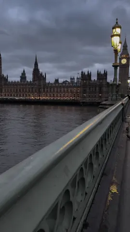 كل الشوارع تمّرك يالحرير الحر♥️ #اكسبلور #foryou #fyp #لندن 