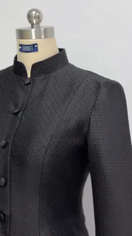 ชุดไทยจิตรลดา โทนสีดำ  ตัดเย็บจากผ้าไหม ยกลูกแก้ว8ตะก้อ จากจังหวัด สุรินทร์  สุภาพ งดงาม  เหมาะกับงานที่ต้องการความเรียบร้อยขั้นสูงสุด 🖤 ตัดเย็บโดย Sangkhara Bangkok✨ 📍หน้าร้าน ชั้น2 The Crystal (เลียบด่วนรามอินทรา)  #ผ้าไหมไทย #ChudThai #ชุดไทยจิตรลดา #ผ้าไหมสุรินทร์ #SangkharaBangkok 