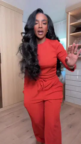 Which corner?  #Outfitinspiration #fashionstyle #outfit #outfitideas #autumn       