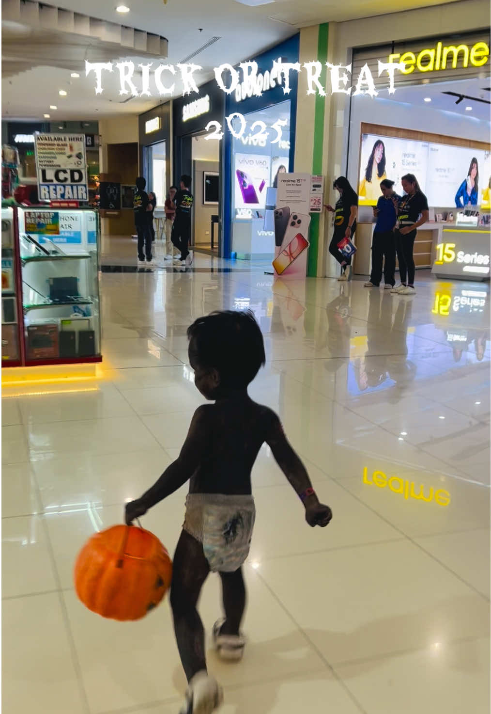 Muntik na maging shadow ang bebe 😅 Salamat din po sa mga  nagpapicture 😍  #fyp #trending #holloween2025 #trend #robgentri 