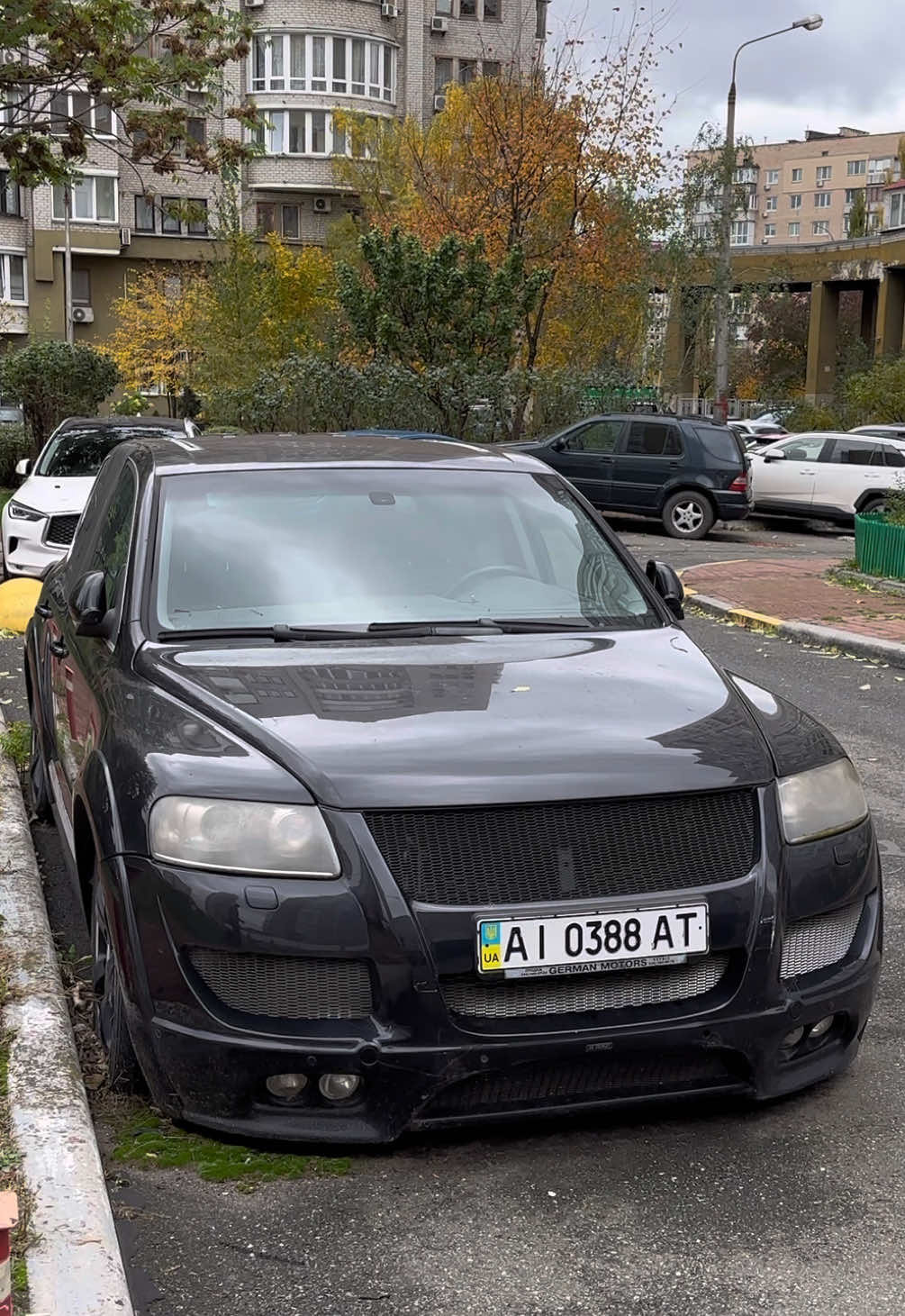 Abandoned touareg w12 / JE design… #caredit #carspotting #touareg #киев #abadonedcar 