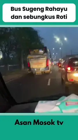 Roti untuk sang pengemudi bus Sugeng Rahayu #bus #sugengrahayu #mobil #sopir #roti #berbagi #tiktok #fyp #trending #viral #fyppppppppppppppppppppppp 