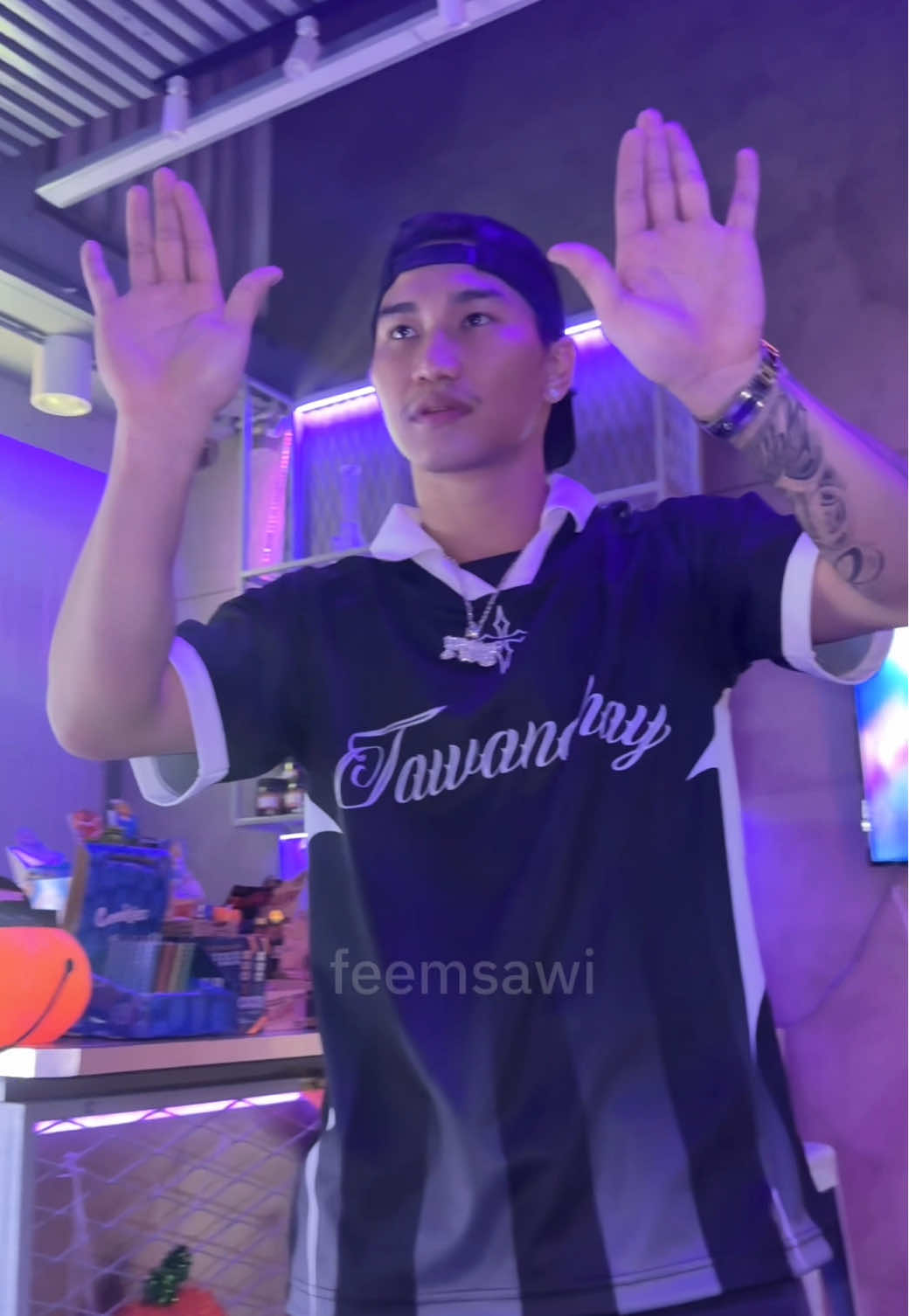 มันมีกระจก !!