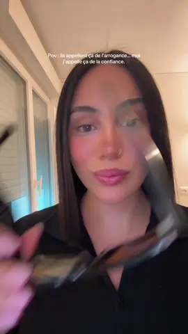 À chaque fois que t’arrives quelque part… on t’aime pas. Parce que ta présence rappelle à certains ce qu’ils n’osent pas être.