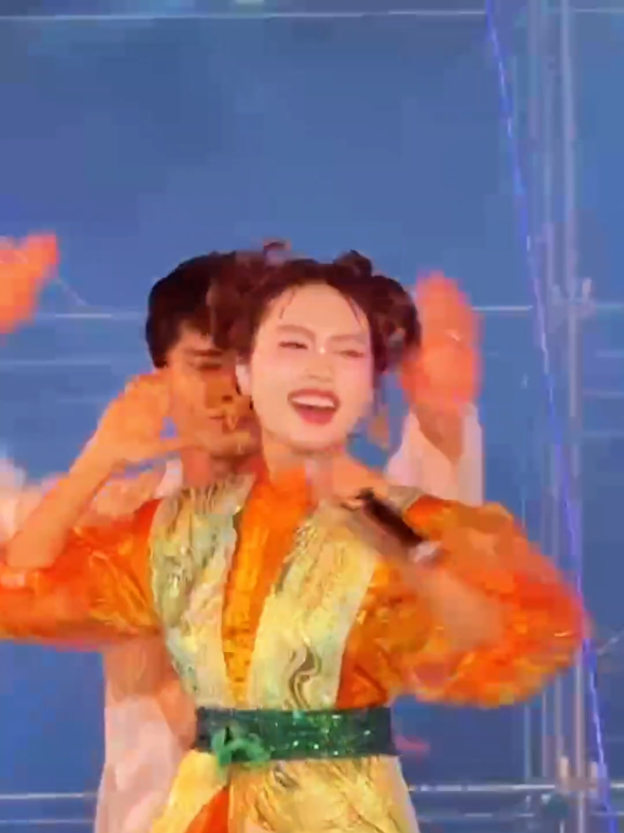 Phương Mỹ Chi vũ đạo quá mượt tại Chung kết Hoa hậu Sinh viên Việt Nam 2025 #phuongmychi #hoahausinhvienvietnam #missuniversityvietnam #chungkethoahausinhvienvietnam #tiktokgiaitri 