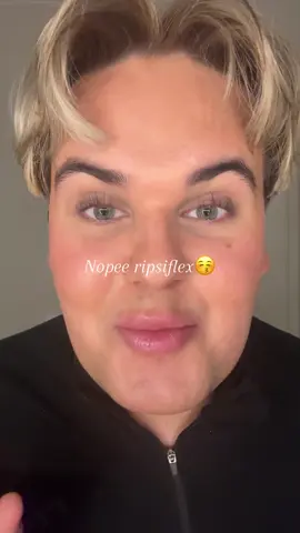 Äää unohin julkasta teille tän!! Siis nää Shiseidon ripsientaivuttimet on oikeesti ihan parhaat! 😍 En tajuu mikä niistä tekee noin spessut mut mun ripset ei oo koskaan näyttäny näin hyvältä🩷 Ripsist tulee niin erotellut ja kaarevat. LOVES IT❤️‍🔥  Jos testaat nää NI kerro mitä mieltä oot 😍 #suomitiktok #foryoupage #kauneus #ripset #shiseido 