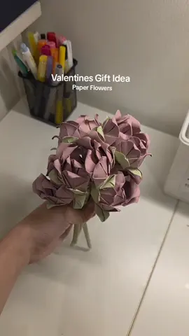 DIY paper flowers - Gift Idea 🧸🥺 #diytutorial #paperflowers #diycraft #fyp #giftideas
