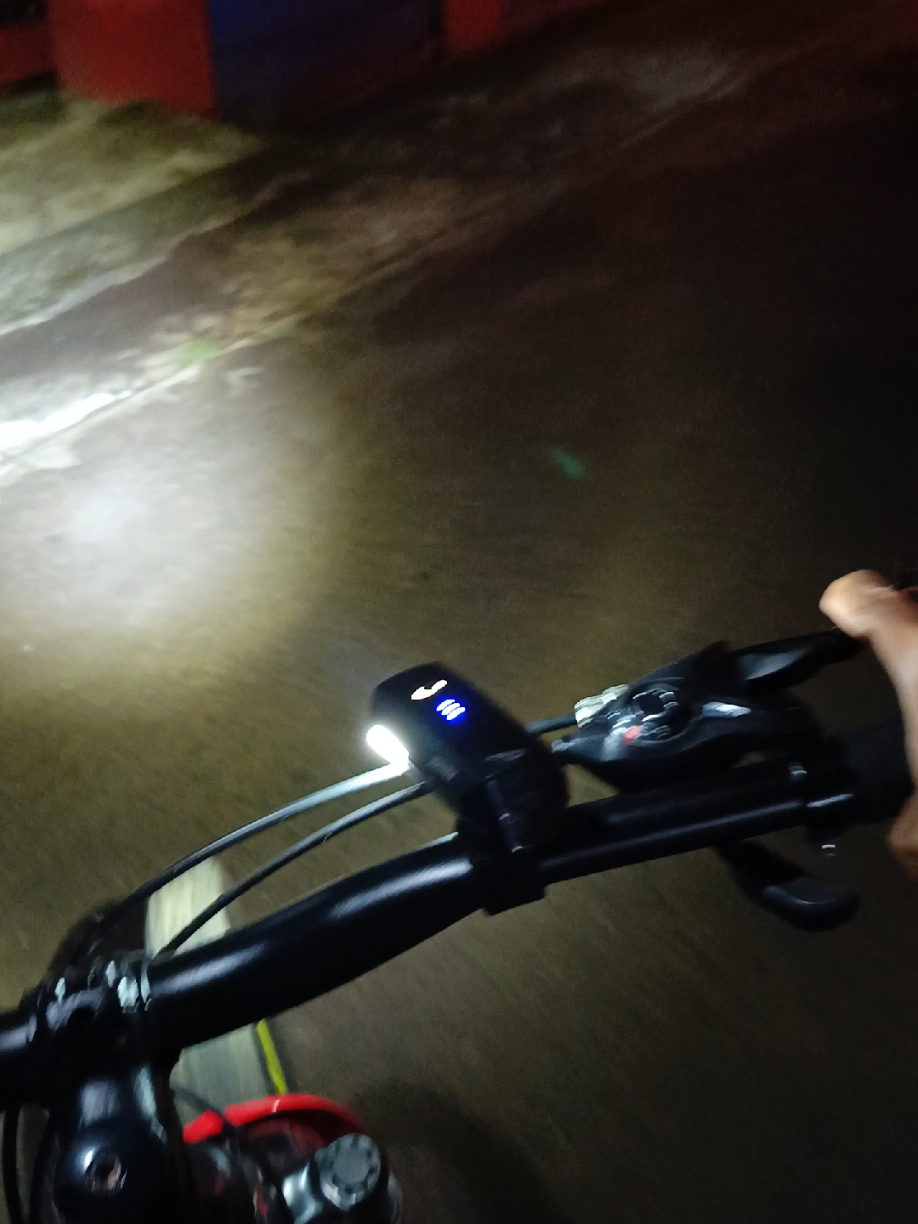 Lampu Sepeda ADDVIEW Corvus #promomakangajian #lamousepedasuoerterang #lampusepeda #lampudepansepedagunung #lamousepedasuperterangmurah 