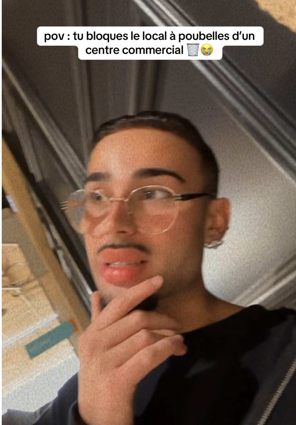 pardon population…. #storytime #poubelle #metz #centrecommercial 