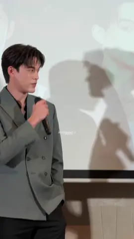 🐧: (i will) bite joss then… 🐧: so that (i/we) can be vampires together 🐧: do you wanna be vampire?  🐻: can you stop after biting?  🐻: my blood is sweet na~  🐧: sweet blood too?  🐧: he’s golden blood guy in real life na  🐻: (nods) tasted it?  🐧: (Eu vou) morder o Joss então... 🐧: para que (eu/nós) possamos ser vampiros juntos 🐧: você quer ser vampiro?  🐻: você pode parar depois de morder?  🐻: meu sangue é doce, né~  🐧: sangue doce também?  🐧: ele é o cara do sangue dourado na vida real, né 🐻: (acena com a cabeça) provou?  #jossgawin #jossgawinera #jossgawinjayajaya #josswayar #gawincaskey 