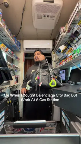 Prepare to be sick of me and my bag. #balenciagacitybag #bagcharms #foyoupage #brat 