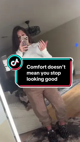 Vintage sweatpants outfit inspo. Perfect autumn OOTD. #OOTD #autumnfashion #comfyoutfit #clothingstyle #streetwearstyle 