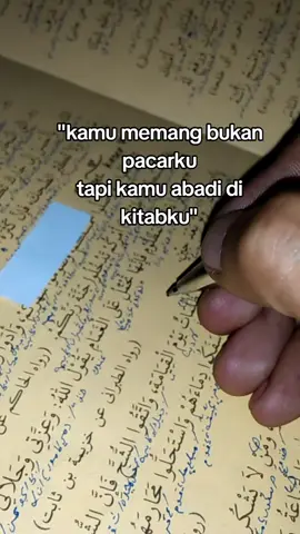 Emm siapa yang pernah nulis nama di kitab🤭😁#bucinsantri #qoutessantrikitab#katakatasantri #pondok#mogafyp 