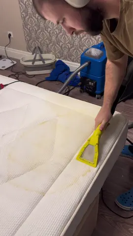 Удаление старого пятна от мочи. Химчистка мебели и матрасов Алматы 