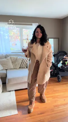 Day 25 of 31 functional fall fits! Ready for another trip to another pumpkin patch this chilly day! #OOTD #ootdinspo #midsize #momlife #fall 