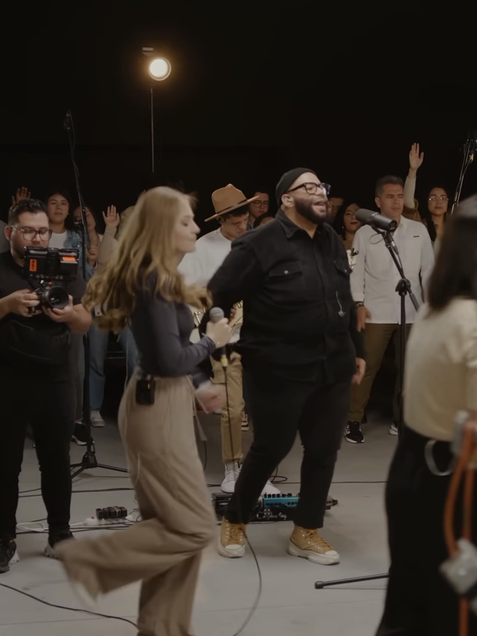 Jon Carlo _Yuli y Yosh  - Tus promesas  Caleb Worship #musicacatolica #videosvirales #tiktokguatemala🇬🇹 #rcc #catolicorenovado 