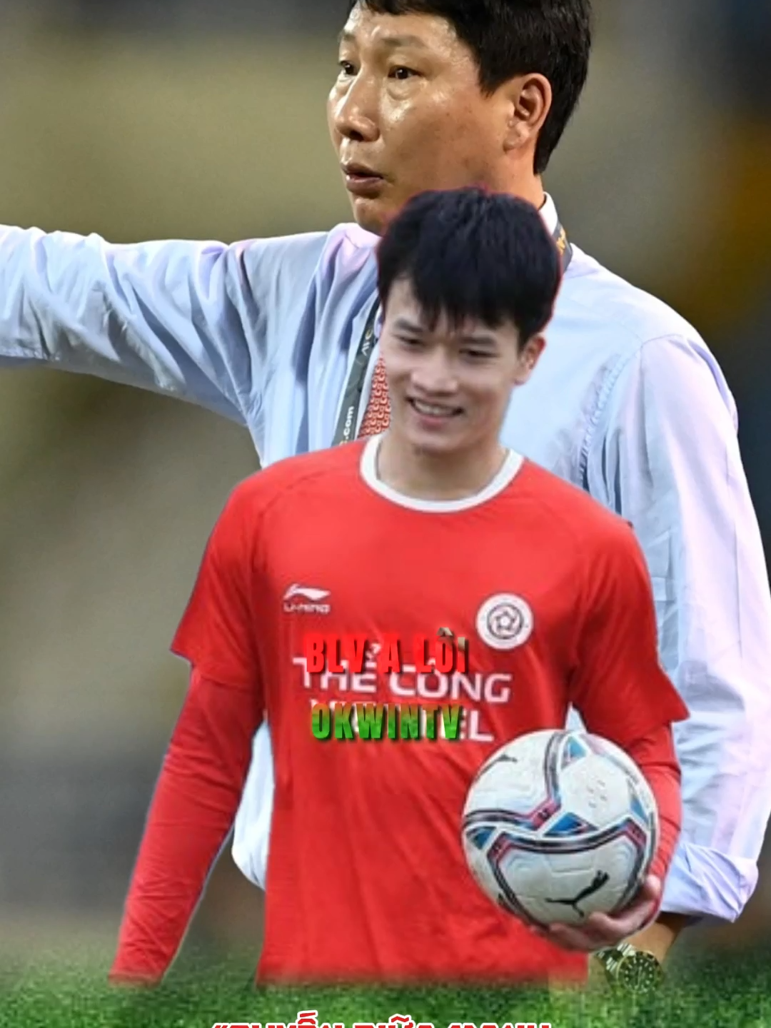 Hoàng Đức – nhạc trưởng tinh tế của tuyển Việt Nam, nhưng ai mới là người đủ tầm để đá cặp cùng anh? ⚽ Xuân Bắc đang nổi lên như “ẩn số vàng” trong tay HLV Kim Sang-sik, liệu có tạo nên cặp đôi bùng nổ ở tuyến giữa? 🔥🇻🇳 #HoangDuc #TuyenVietNam #BongDaVietNam #KimSangSik #XuanBac #DucChien #QuangHai #VFF #VietnamFootball #TinBongDa #BinhLuanBongDa #HighlightBongDa #XuHuongTikTok #ViralBongDa #VietNam #TuyenQuocGia