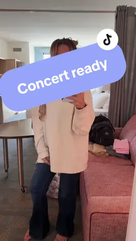 Going ⬇️ concert ready? 🔥#itsabouttogodown #secondwindtour #alexandrakay #group7   #concertoutfit 