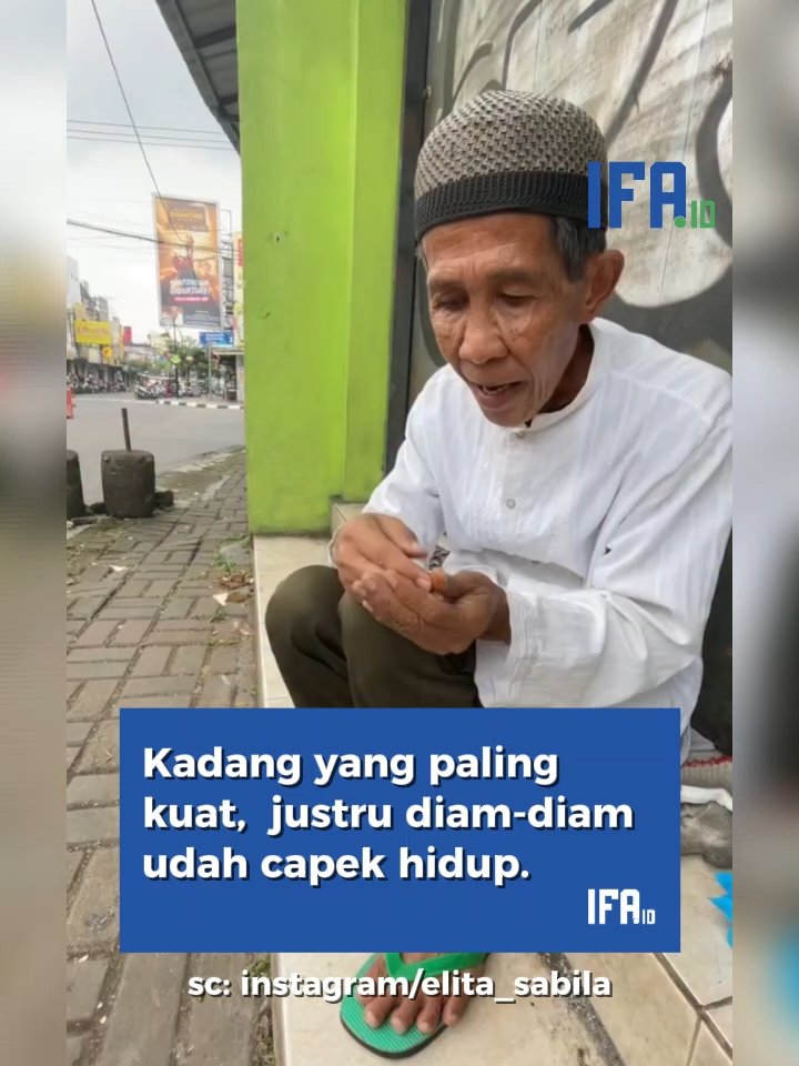 Kadang senyum paling tulus justru datang dari mereka yang paling sering menahan air mata. Kadang yang paling kuat, justru diam-diam udah capek hidup. Hidup sendirian, jualan tisu demi bertahan, tapi masih bisa senyum ke orang yang lewat. Buat kita, mungkin selembar dua lembar tisu itu kecil, tapi buat dia, itu cara untuk tetap hidup dengan harga diri. Karena kadang, kebaikan sekecil apa pun bisa jadi harapan besar untuk orang lain. Follow @ifa.network untuk kisah inspiratif lainnya yang bikin hangat di hati. #KisahNyata #BapakPenjualTisu #CeritaHidup #HidupSendirian #BerbagiItuIndah #Kemanusiaan #OrangBaikMasihAda #ReelsInspiratif #KisahYangMenyentuh #ViralPositif #BerbagiKebaikan #KisahHangat #ifaNetwork