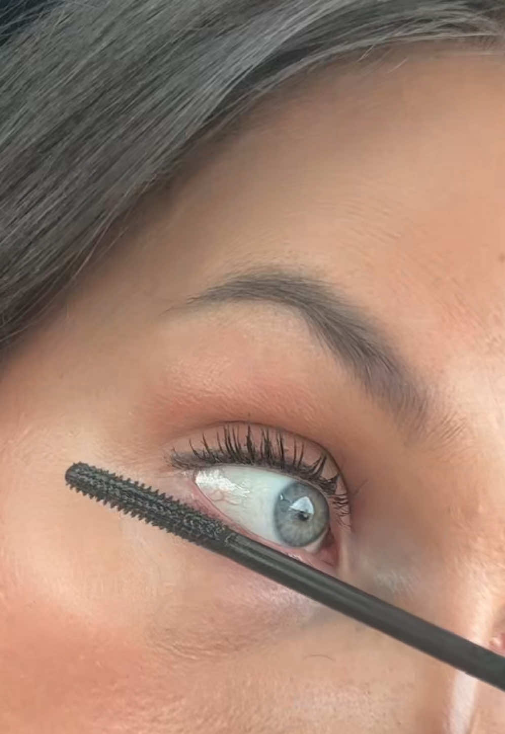 L’Oréal extensionist mascara makes a lovely gift for any makeup lover. Weird faces I make while putting on mascara #tiktokshopblackfriday #tiktokshopcybermonday #TikTokBeauty #tiktokbeautygiftguide 