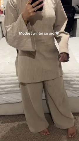 #clothes #hoodie #warm #winterclothes #winterfashion #fashiontiktok #fashion #OOTD #ootdhijab #ootdfashion #ootdinspo #fyp #foryoupage #cosy #fashion #clothes #modest 