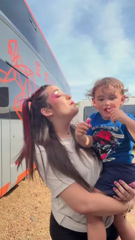 ele comendo meu gloss kakakakakaak