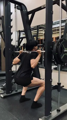 jadi kapan kita gym date? #legdayworkout #GymTok #gymbro #fitnessmotivation 