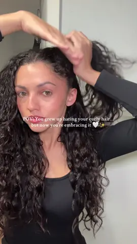 Softly falling in love with my curls again 🤍✨ #curlyhairstyles #curlyhairtutorial #curlyhairroutine #curlyhairgirl #curlyhairtips 
