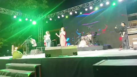 နားဆင်တော့ကွယ်..😍😍 #ထွန်းအိန္ဒြာဗို  #ချစ်သူရဲ့သီချင်း  #mgellary 